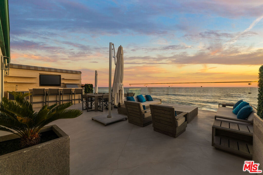 42580 Pacific Coast Hwy — architectural residence