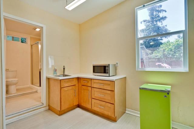 764 4th Avenue, Redwood City CA: https://media.crmls.org/mediaz/5e91f5b5-495d-4748-99f8-810126451825.jpg