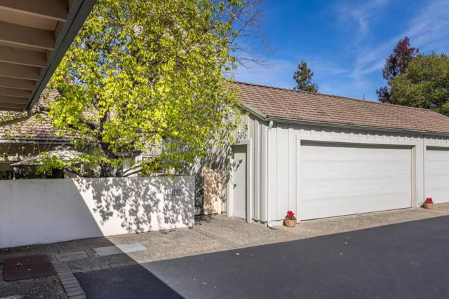 9565 Oak Court, Carmel CA: https://media.crmls.org/mediaz/5e92c360-952d-4718-a165-6a52c03ced13.jpg