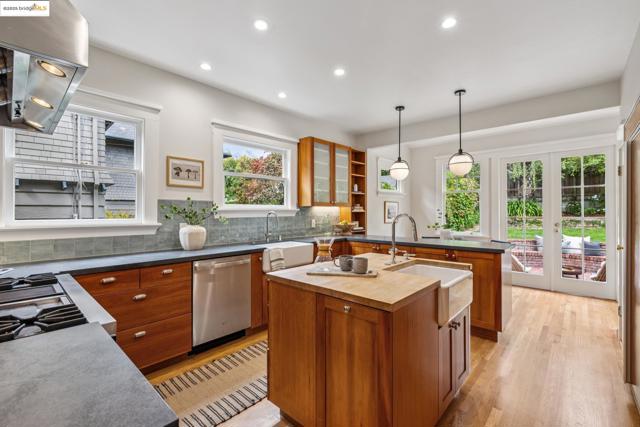 118 Hillside Ave, Piedmont CA: https://media.crmls.org/mediaz/5e932ed9-fe90-4ed7-aefa-bdca133fba5c.jpg