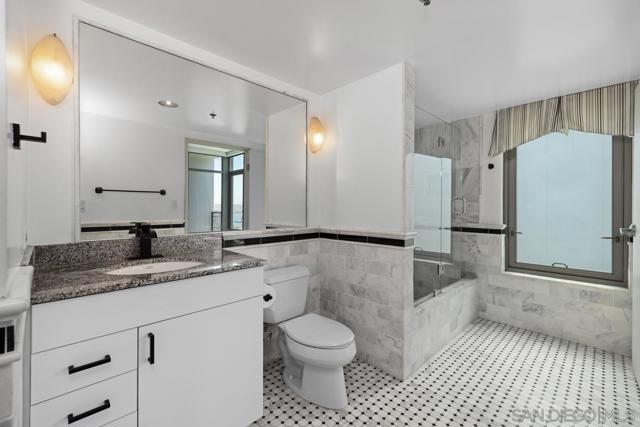 425 W Beech St, San Diego CA: https://media.crmls.org/mediaz/5e9343d6-8a11-44b0-8270-51ca67fc77f7.jpg