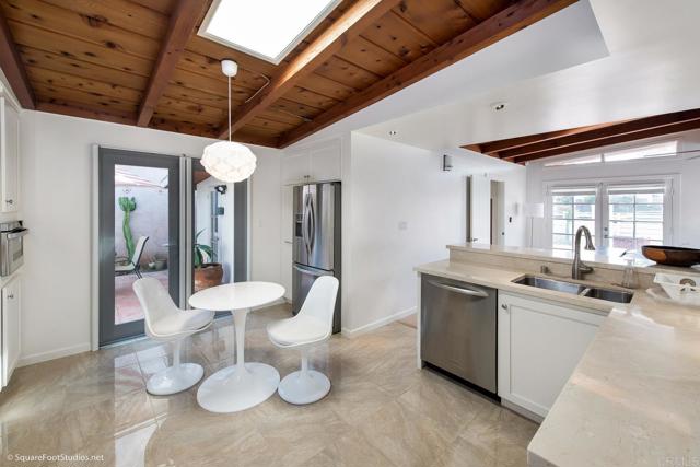 Detail Gallery Image 5 of 17 For 7209 Draper, La Jolla,  CA 92037 - 3 Beds | 3 Baths