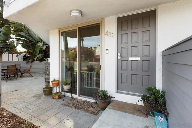 432 Palm Ave, Coronado, California 92118, 3 Bedrooms Bedrooms, ,2 BathroomsBathrooms,Condominium,For Sale,Palm Ave,250020046SD