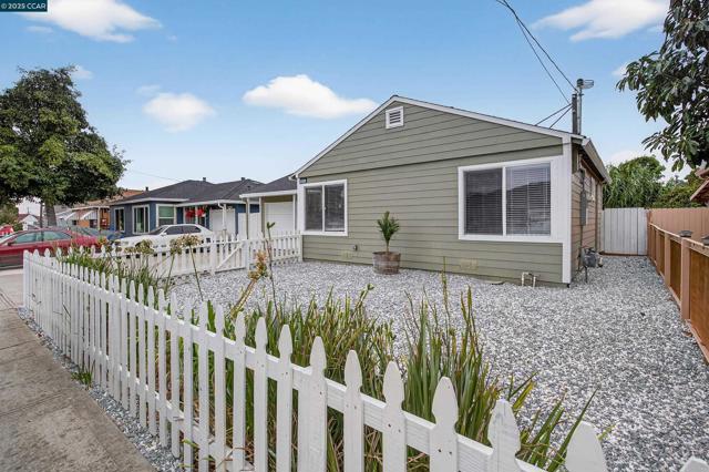 2921 Rollingwood Dr, San Pablo CA: https://media.crmls.org/mediaz/5e93bc0d-0255-416d-b378-ec5210723a2d.jpg