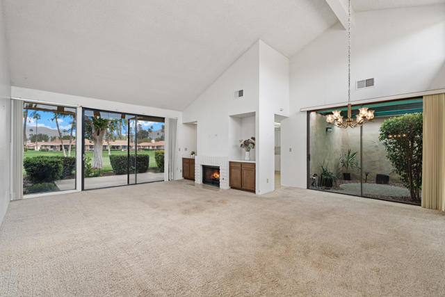 179 Las Lomas, Palm Desert CA: https://media.crmls.org/mediaz/5e93ec3a-a1e0-47e9-91c3-ff49fa6f607a.jpg