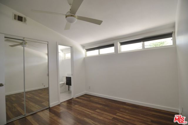 9342 Debra Avenue, North Hills CA: https://media.crmls.org/mediaz/5e93ff41-03b5-423d-9f69-64c8feb53a73.jpg