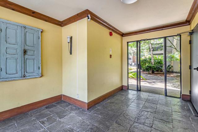 181 Del Medio Avenue, Mountain View CA: https://media.crmls.org/mediaz/5e944d0a-12df-4e0d-a77a-20a7d9f6002d.jpg