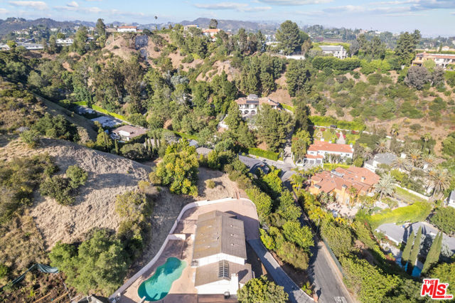 1181 Somera Road, Los Angeles CA: https://media.crmls.org/mediaz/5e94e3c3-d2a6-4dbc-9526-a79c15e52979.jpg