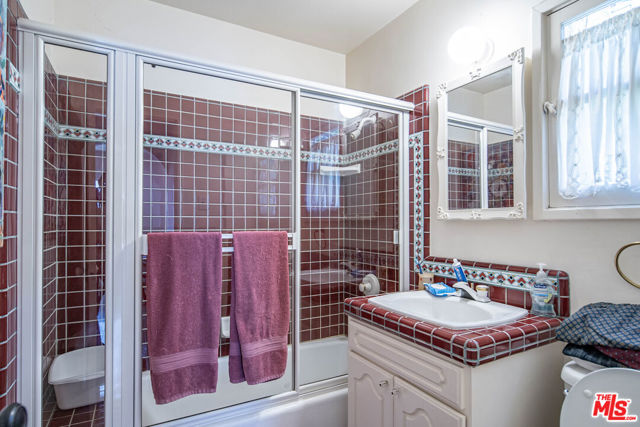 602 N Crescent Drive, Beverly Hills CA: https://media.crmls.org/mediaz/5e95131d-9529-46e0-b68e-ab7662726a35.jpg