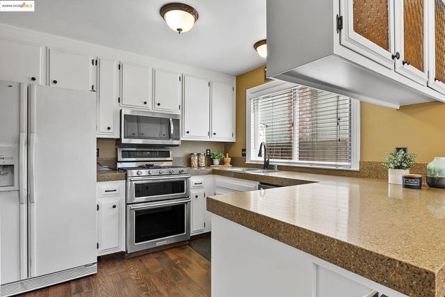 53 Zinfandel Ct, Oakley CA: https://media.crmls.org/mediaz/5e95a466-f529-44a0-8446-c1a08718c752.jpg