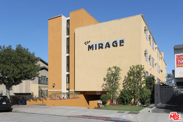 947 W 30th Street, Los Angeles CA: https://media.crmls.org/mediaz/5e95d16c-b9ec-4ec9-bd60-5b232a52c9ab.jpg
