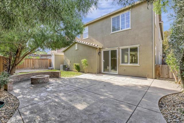 165 W Questa Trail, Tracy CA: https://media.crmls.org/mediaz/5e95d800-4737-413c-81bc-cf3d095e61e1.jpg