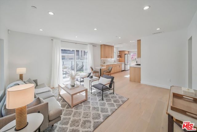 2021 Idaho Avenue, Santa Monica CA: https://media.crmls.org/mediaz/5e96b586-7e11-4d1a-b0b8-0e488b9f477b.jpg