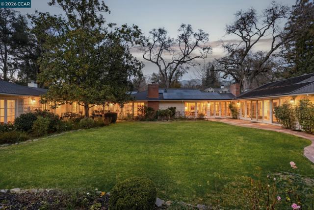 1720 Alameda Diablo, Diablo CA: https://media.crmls.org/mediaz/5e972b5d-6097-4093-a369-c35d51725b6b.jpg