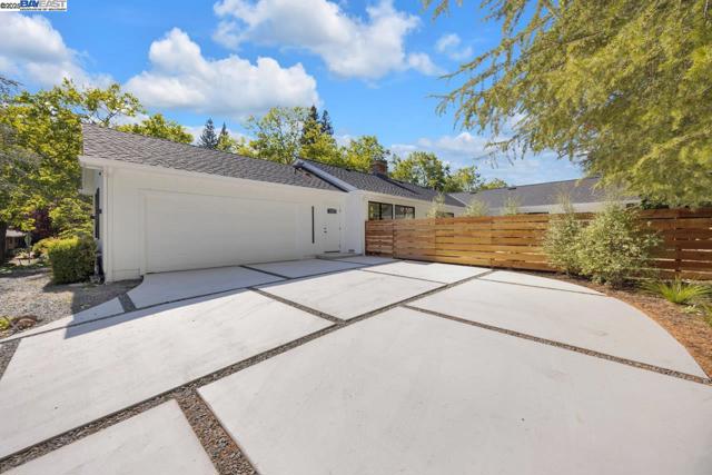 560 Old Orchard Drive, Danville CA: https://media.crmls.org/mediaz/5e97ab3d-b2f7-46ac-a840-325d7a9871b5.jpg
