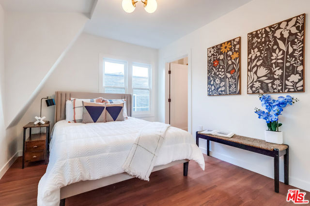 1607 N Vista Street, Los Angeles CA: https://media.crmls.org/mediaz/5e97aef2-d5ed-4bf9-8ac8-0a9eb8ef3fe4.jpg