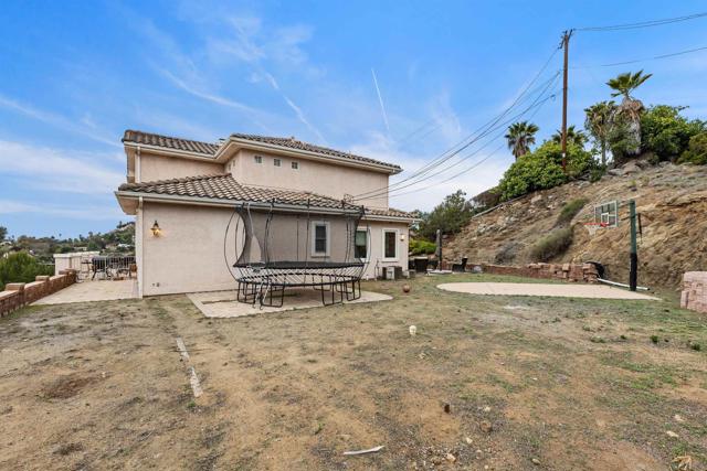 1566 Plantation Way, El Cajon CA: https://media.crmls.org/mediaz/5e9872ea-6ec7-4a8f-b009-f8906d528236.jpg