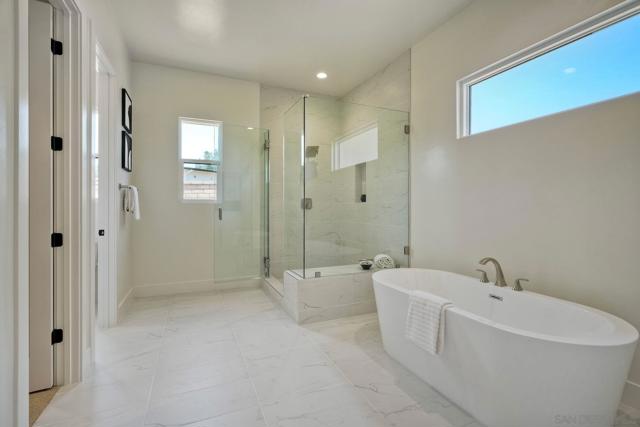 16350 Sage Trails Ct, Poway CA: https://media.crmls.org/mediaz/5e98859a-b32b-4d01-963d-04b7222b9ef9.jpg