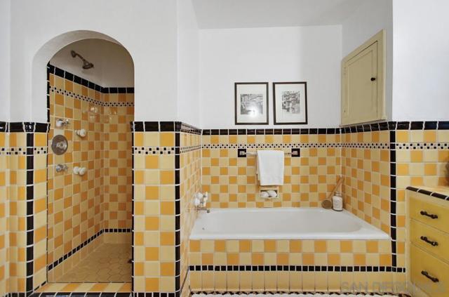 2854 Albatross Street, San Diego CA: https://media.crmls.org/mediaz/5e98d423-9ea6-45f2-8348-94cbf60277d2.jpg