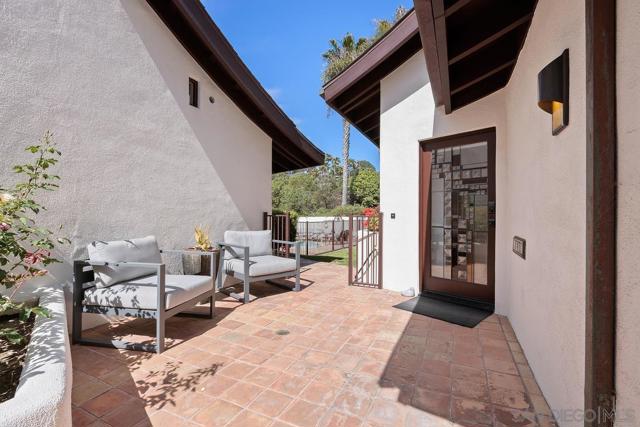 1729 Coast Blvd, Del Mar CA: https://media.crmls.org/mediaz/5e991772-c739-44ba-865b-e41f5eaaa5d3.jpg