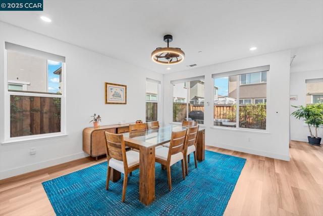 205 Goose Creek Ave, Brentwood CA: https://media.crmls.org/mediaz/5e99373e-50a2-4b92-bf69-2eb94c242b1f.jpg