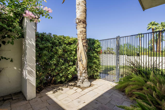 1000 Saint Thomas Circle, Palm Springs, CA 92264
