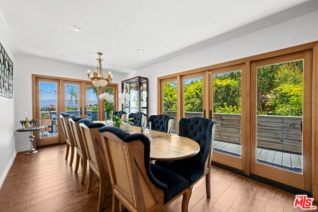 16582 Calneva Drive, Encino CA: https://media.crmls.org/mediaz/5e996d75-4c18-4c52-a1fb-d3323c467883.jpg