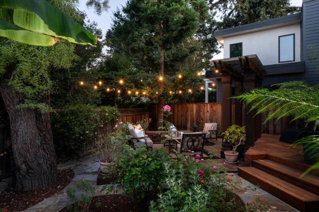 560 9th Avenue, Menlo Park CA: https://media.crmls.org/mediaz/5e9adcff-87dc-4967-bad0-bd00ff121ad5.jpg