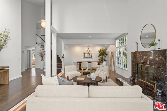 10411 Windtree Drive, Bel Air CA: https://media.crmls.org/mediaz/5e9b40b8-c681-497f-955d-8ce65633c304.jpg