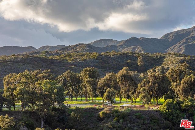 1149 Amalfi Drive, Pacific Palisades CA: https://media.crmls.org/mediaz/5e9bbc01-a524-43bf-8ffa-73f78a46bd70.jpg