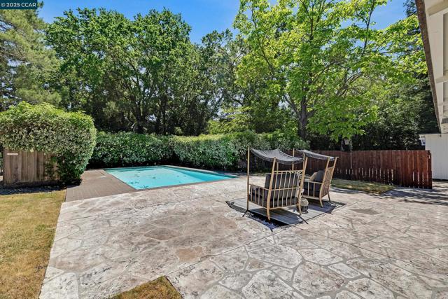 51 Bolla Ave, Alamo CA: https://media.crmls.org/mediaz/5e9bbed7-8f8a-4e12-80a6-e33e48f6cf41.jpg