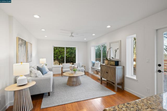 2080 Essenay Ave, Walnut Creek CA: https://media.crmls.org/mediaz/5e9bc60b-70ca-4a36-9eda-24f5b64c8743.jpg