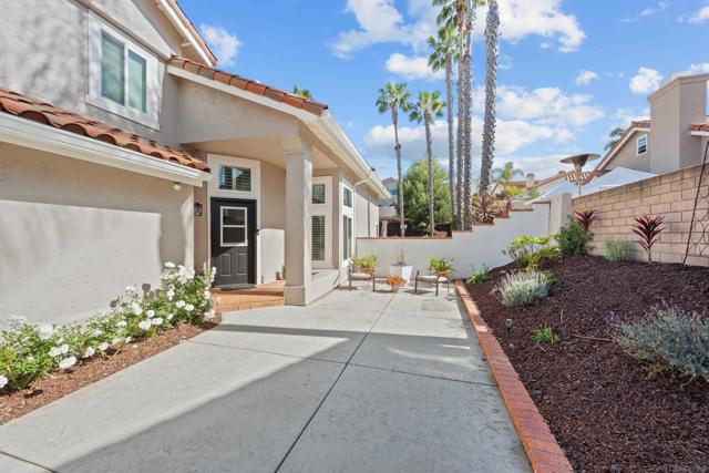 1572 Roma Dr, Vista CA: https://media.crmls.org/mediaz/5e9be0e3-f30f-4094-8d9b-87b78d47e729.jpg