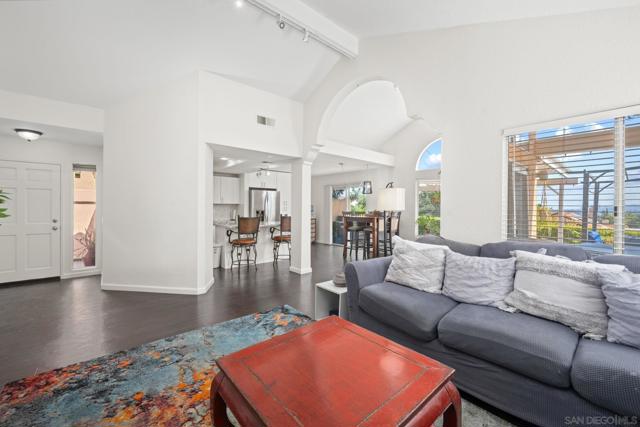 1709 Doral Gln, Escondido CA: https://media.crmls.org/mediaz/5e9c16c6-d5bb-405d-9d63-2cf3f2fa928a.jpg