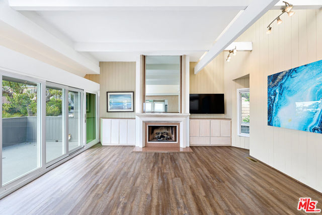 253 Fairview Street, Laguna Beach CA: https://media.crmls.org/mediaz/5e9c6815-da36-459c-b6a4-a9c4708a0c16.jpg