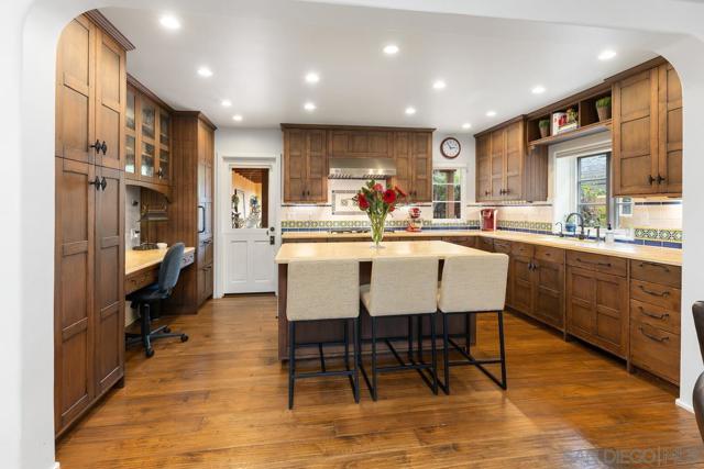 7344 Olivetas Ave, La Jolla CA: https://media.crmls.org/mediaz/5e9cb1f5-a4c0-43f3-8f07-9fb00340fbe9.jpg