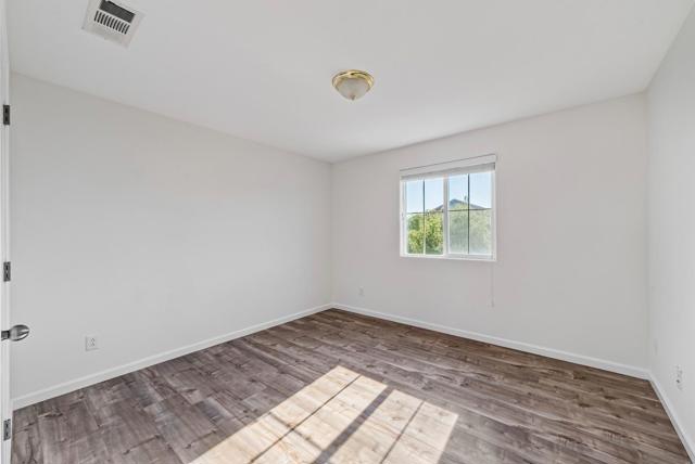 9748 Collie Way, Elk Grove CA: https://media.crmls.org/mediaz/5e9d06cb-707c-44ac-9846-7608aa65c1f2.jpg