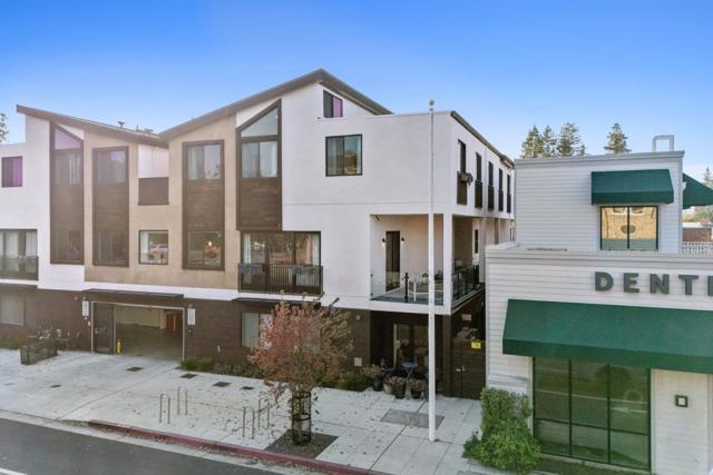 924 Woodside Road, Redwood City CA: https://media.crmls.org/mediaz/5e9d316d-4188-4726-a9e0-70dca37a0001.jpg