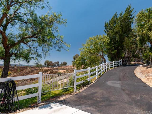 31755 Rancho Vista Road, Temecula CA: https://media.crmls.org/mediaz/5e9db3f6-c618-4d8a-bc4c-bc0d4bcdfd9c.jpg