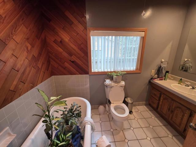 757 Middlefield Road, Salinas CA: https://media.crmls.org/mediaz/5e9db60d-3c6b-4310-a11d-2291df4af723.jpg