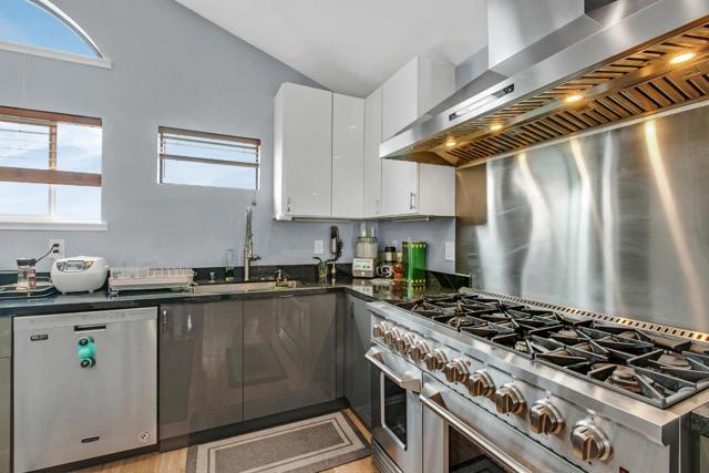 419 Harvey Way, Pacifica CA: https://media.crmls.org/mediaz/5e9dcb0c-2c37-406c-9b50-db1e08305ca9.jpg
