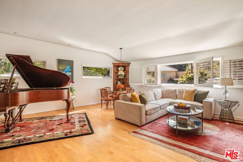 MLS #25590401 image #18