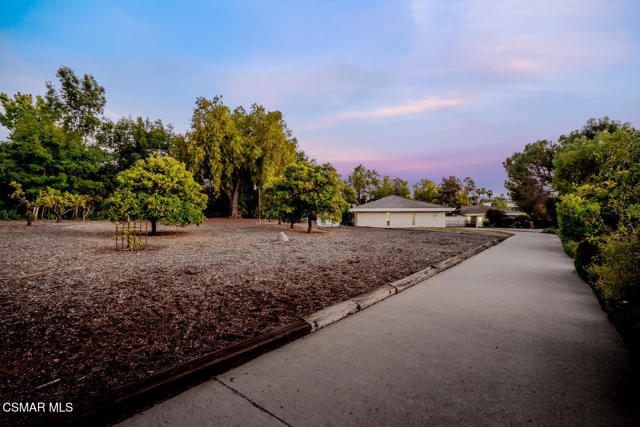 356 Laguna Terrace, Simi Valley CA: https://media.crmls.org/mediaz/5e9e625f-eed2-451c-937c-a0bdacceb4c2.jpg
