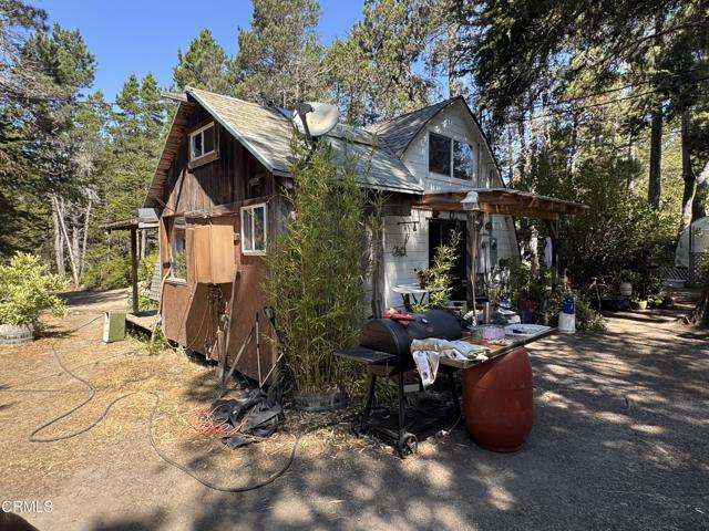 28270 Albion Ridge Road, Albion CA: https://media.crmls.org/mediaz/5e9e7da1-cbde-4552-8004-c73bc459e60a.jpg