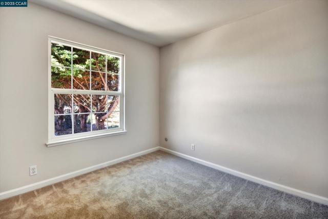 423 Casa Del Mar Dr, Half Moon Bay CA: https://media.crmls.org/mediaz/5e9ea3f6-0569-43dc-8d29-398eb655e985.jpg
