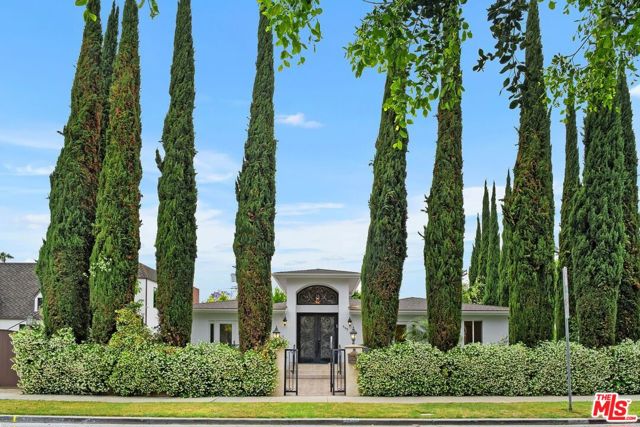 465 N Kilkea Drive, Los Angeles CA: https://media.crmls.org/mediaz/5e9eb36e-17ec-431e-bb91-db26dae55fa6.jpg
