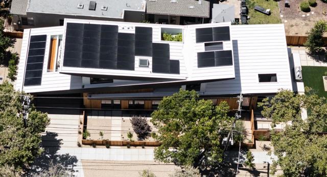 596 Franklin Street, Mountain View CA: https://media.crmls.org/mediaz/5e9f74d4-35c6-4c86-9886-9da8223d57c1.jpg