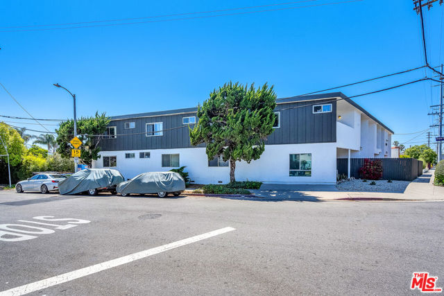 2001 Penmar Avenue, Venice CA: https://media.crmls.org/mediaz/5ea01389-5c0c-4e6a-90b7-8d8a4a207711.jpg