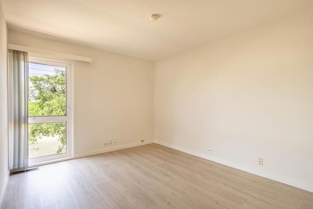 3206 Admiralty Lane, Foster City CA: https://media.crmls.org/mediaz/5ea01a85-e0a8-46dc-a76c-3f09b7b22d9c.jpg