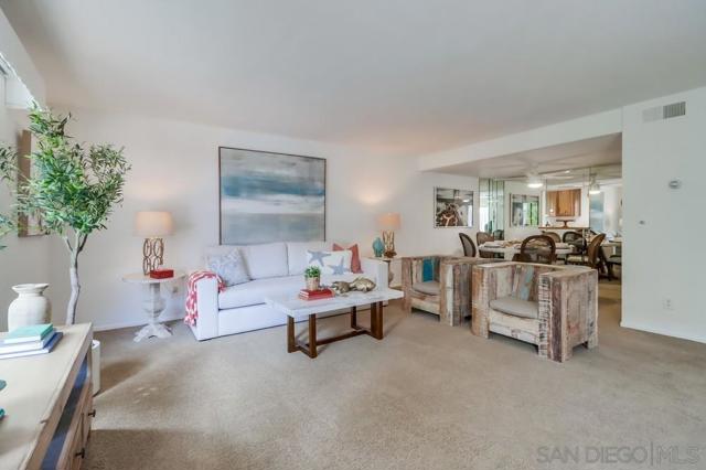 835 E Ave, Coronado CA: https://media.crmls.org/mediaz/5ea02128-1969-41b2-970e-5069c9474906.jpg